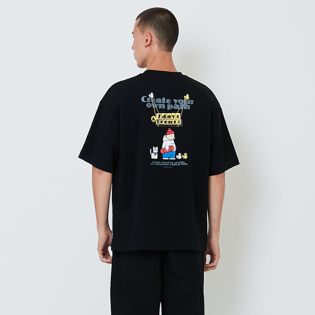 Men Printed Oversized Tee - Black - SM2601009E