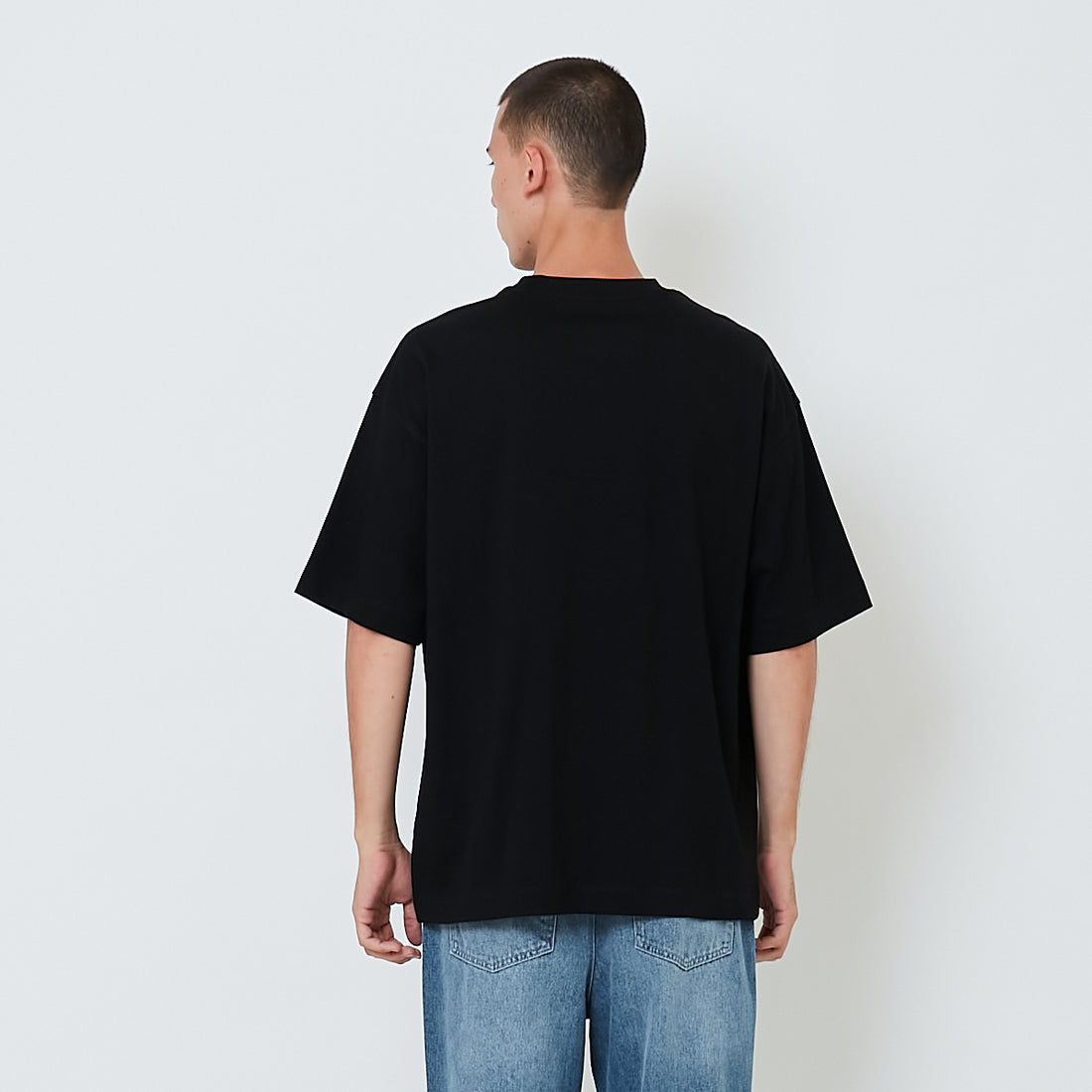Men Essential Oversized Pocket Tee - Black - SM2602024D