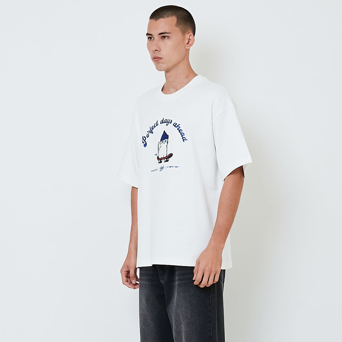 Men Embroidery Oversized Tee - Off White - SM2602026A