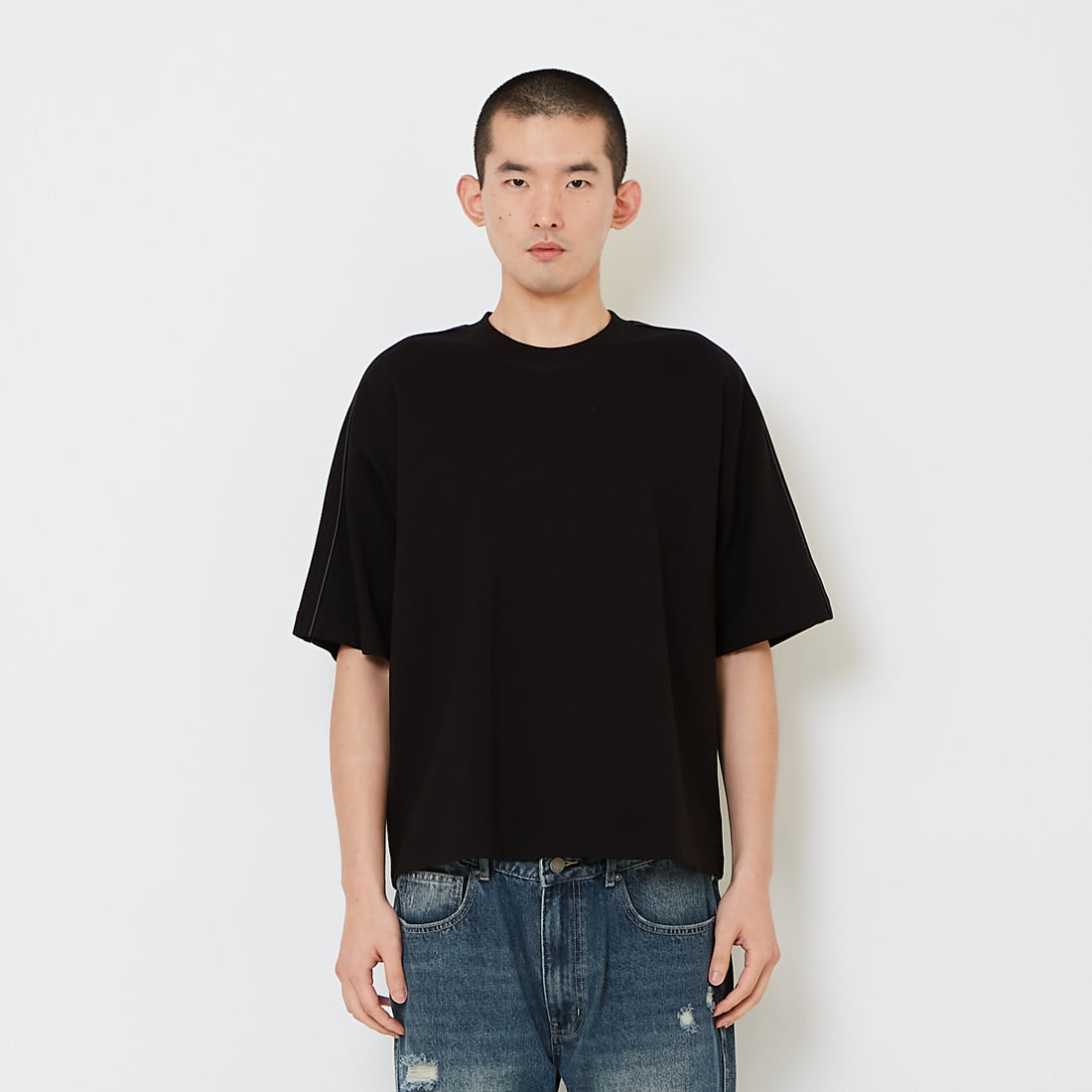 Men Boxy Cropped Essential Tee - Black - SM2608180F