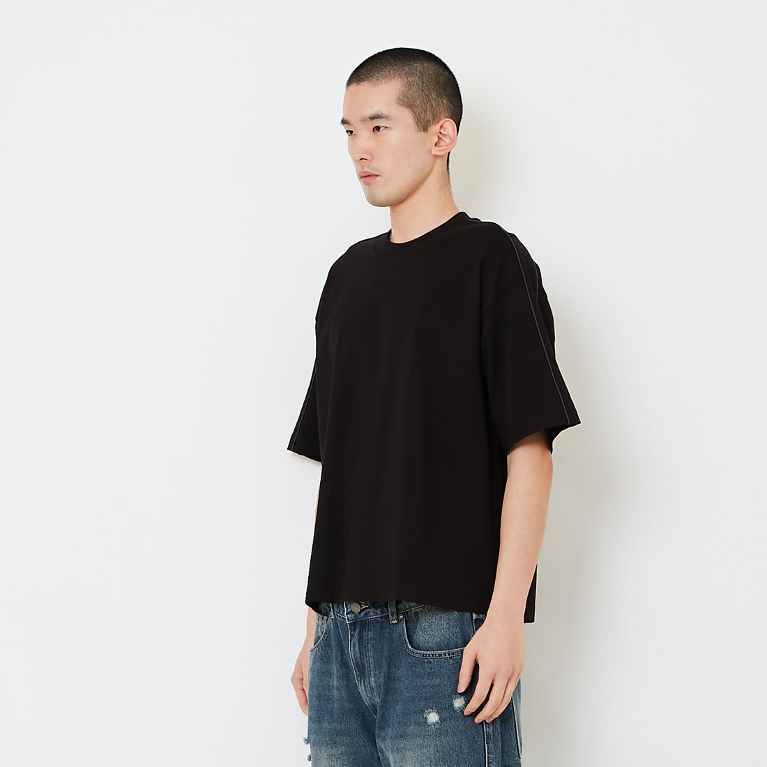 Men Boxy Cropped Essential Tee - Black - SM2608180F