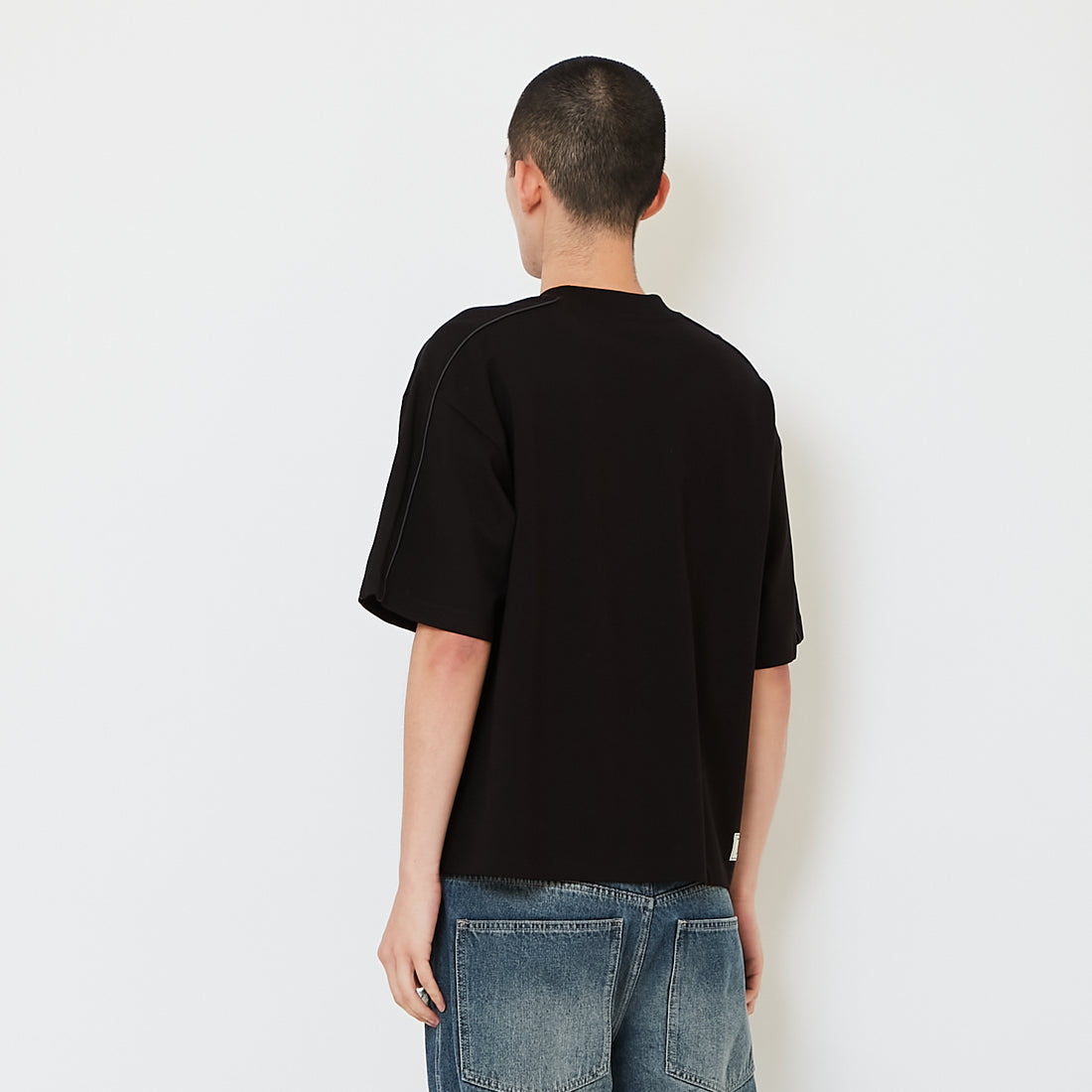 Men Boxy Cropped Essential Tee - Black - SM2608180F