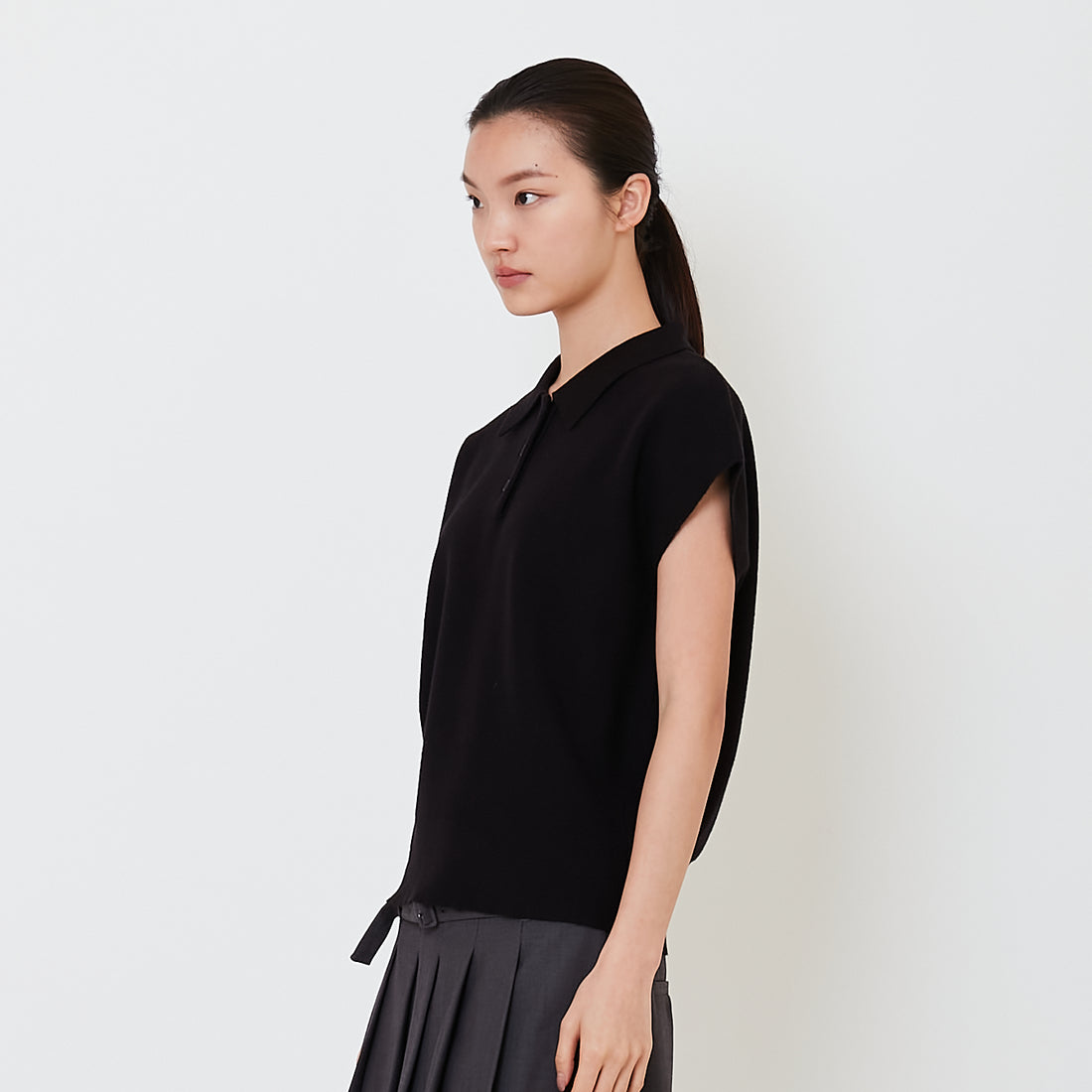 Women Sleeveless Knit Top - Black - SW2501013D