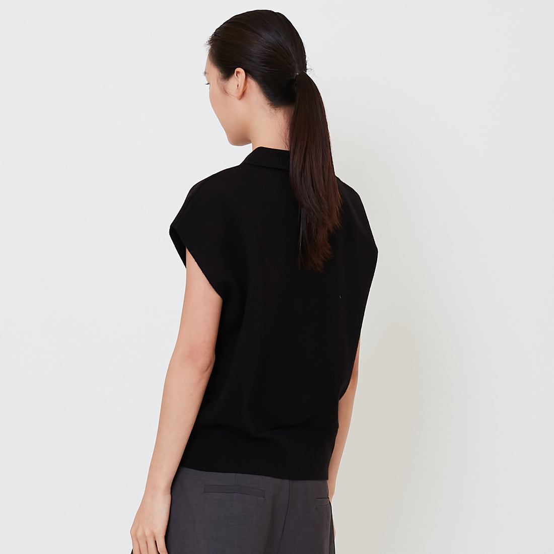 Women Sleeveless Knit Top - Black - SW2501013D
