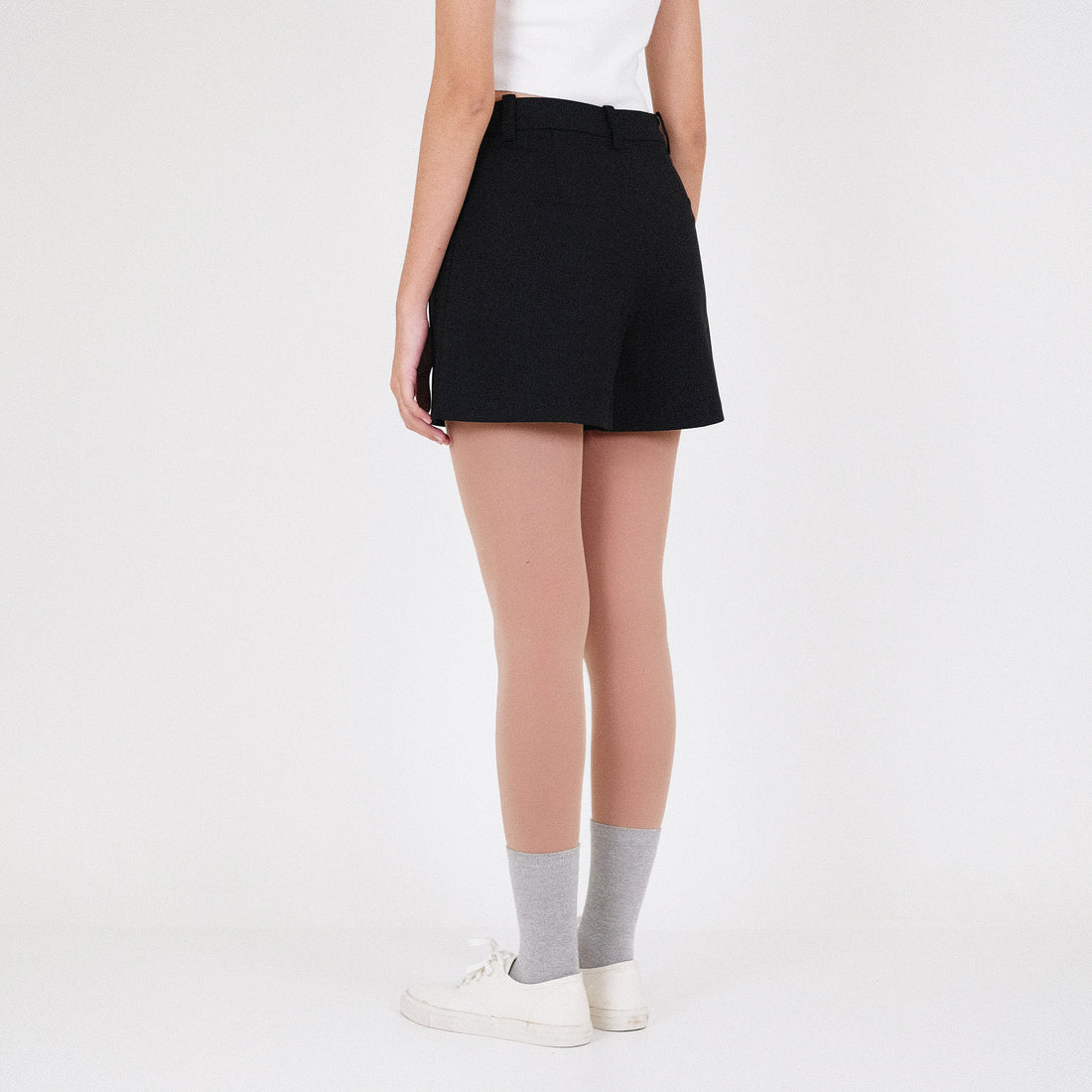 Women Front Detailed Stretch Shorts - Black - SW2211567B