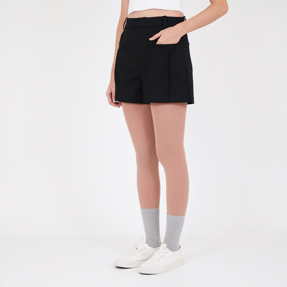 Women Front Detailed Stretch Shorts - Black - SW2211567B